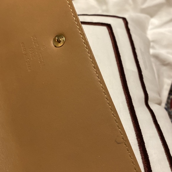 LOUIS VUITTON
Authentic Monogram Vernis Sarah Wallet - Picture 4 of 14